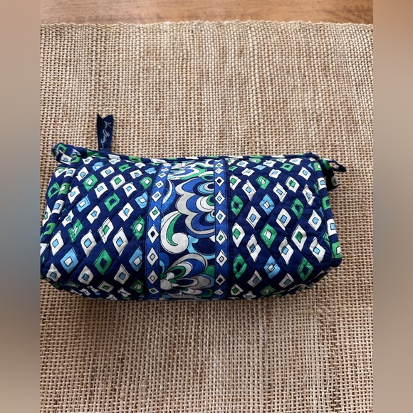 Vera Bradley Mediterranean Blue/Green Quilted Lined Cosmetic Pouch. - Picture 4 of 8